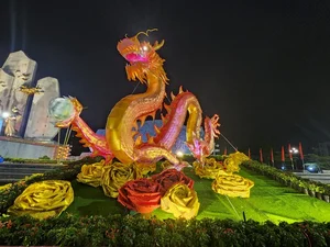 Quang Binh Unveils Stunning 'Song Long Chau Ngoc' Dragon Statues for Tet - image 2
