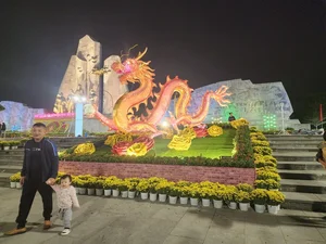 Quang Binh Unveils Stunning 'Song Long Chau Ngoc' Dragon Statues for Tet - image 3