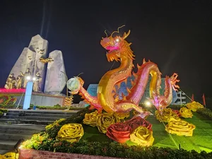 Quang Binh Unveils Stunning 'Song Long Chau Ngoc' Dragon Statues for Tet - image 1