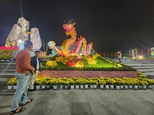 Quang Binh Unveils Stunning 'Song Long Chau Ngoc' Dragon Statues for Tet - image 6