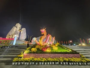 Quang Binh Unveils Stunning 'Song Long Chau Ngoc' Dragon Statues for Tet - image 11
