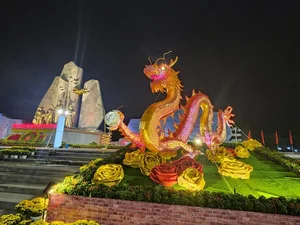 Quang Binh Unveils Stunning 'Song Long Chau Ngoc' Dragon Statues for Tet - image 4