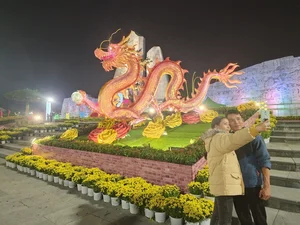 Quang Binh Unveils Stunning 'Song Long Chau Ngoc' Dragon Statues for Tet - image 7