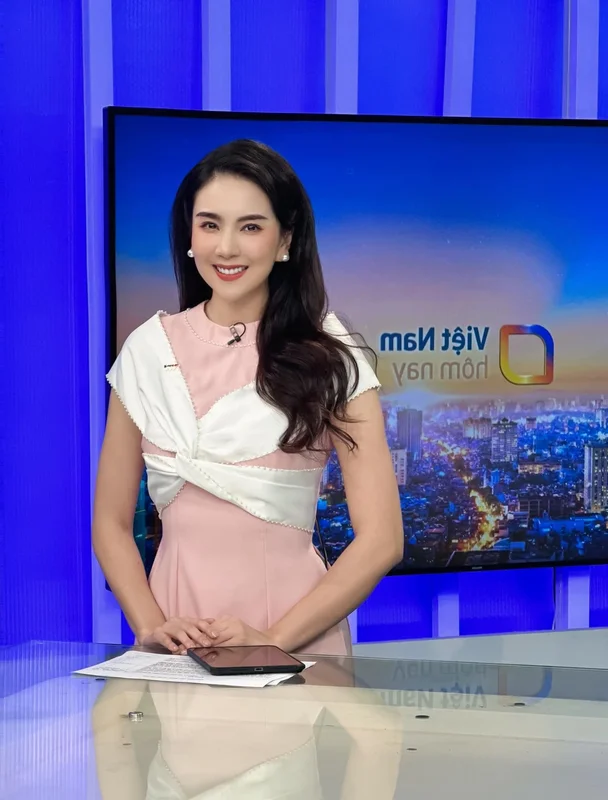Behind the Scenes: The Real Life of Vietnam’s Famous Weather Reporter