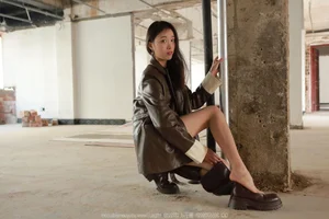 IESS Model Spotlight: Xiao Jiu in SXJ No.1944 - Urban Fashion and Elegance - image 15