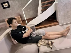 Inside Ngo Kien Huy's Luxurious $800k Penthouse Featuring a Lush Rooftop Garden - image 4