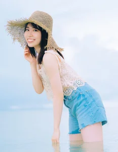 Sayuri Date 1st Photo Book 'Ashiato': A Beautiful 105-Page Debut - image 7