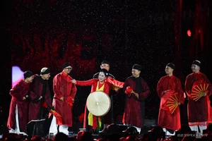 Unstoppable: 'Brother Who Overcomes a Thousand Thorns' Artists Perform 6 Hours in the Rain - image 5