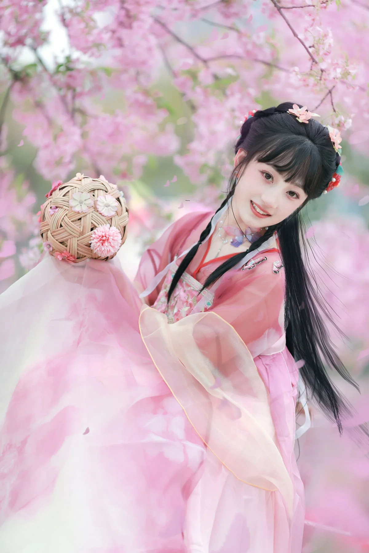 Ethereal Elegance: Xiao Wang Sui Bin Bin in New Collection