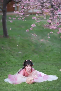 Ethereal Elegance: Xiao Wang Sui Bin Bin in New Collection - image 12