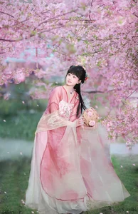 Ethereal Elegance: Xiao Wang Sui Bin Bin in New Collection - image 7