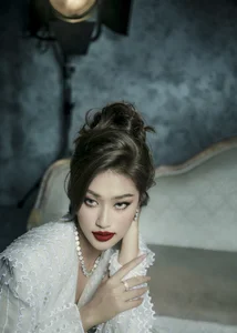 Doan Thien An Captivates Fans with Seductive New Look - image 6