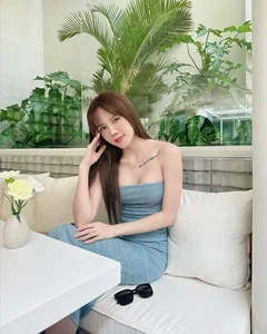 Thiều Bảo Trâm's Bold Fashion Choices and Rising Influence in Vietnamese Pop Culture - image 6