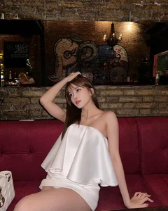Thiều Bảo Trâm's Bold Fashion Choices and Rising Influence in Vietnamese Pop Culture - image 1