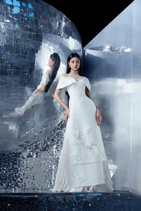 The Captivating Beauty and Career of Miss Cosmo Vietnam Xuan Hanh - image 1