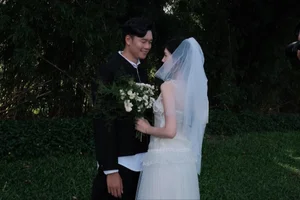 Footballer Thanh Chung Shares Romantic Moments with His Beautiful Wife - image 7