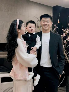 Footballer Thanh Chung Shares Romantic Moments with His Beautiful Wife - image 8