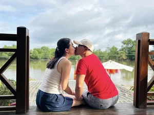 Homebound Happiness: Huynh Dong and Ai Chau Share Heartwarming Moments in Vietnam - image 2
