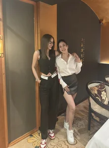 Vietnamese Celebrities Share Heartwarming Family News and Global Travel Adventures - image 3