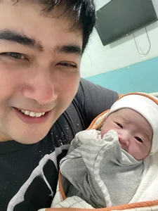 Vietnamese Celebrities Share Heartwarming Family News and Global Travel Adventures - image 1
