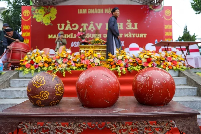 Discover the Traditional Ball Wrestling Festival of Thuy Linh Village in Hanoi: A Display of Strength and Heritage
