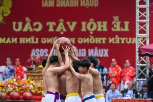 Discover the Traditional Ball Wrestling Festival of Thuy Linh Village in Hanoi: A Display of Strength and Heritage - image 3