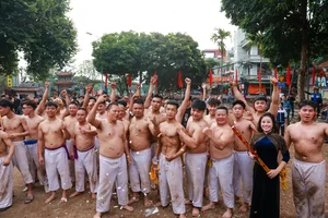 Discover the Traditional Ball Wrestling Festival of Thuy Linh Village in Hanoi: A Display of Strength and Heritage - image 7
