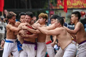 Discover the Traditional Ball Wrestling Festival of Thuy Linh Village in Hanoi: A Display of Strength and Heritage - image 5