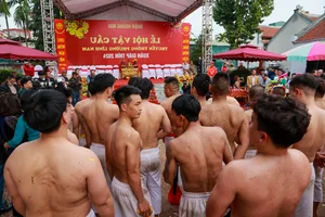 Discover the Traditional Ball Wrestling Festival of Thuy Linh Village in Hanoi: A Display of Strength and Heritage - image 0