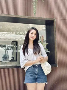 The Happy Lives of Nghe An’s Famous Hot Girls Married to Football Stars - image 1