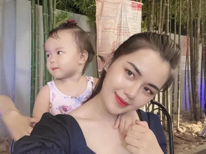 The Happy Lives of Nghe An’s Famous Hot Girls Married to Football Stars - image 6