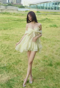 Liz Kim Cuong Captivates Fans with Her Latest Seductive Fashion Trends and Bold Style Choices - image 10