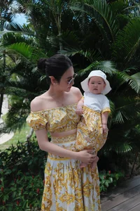 A Hau Tu Anh and Her Daughter Share Sweet Moments in Matching Outfits - image 1