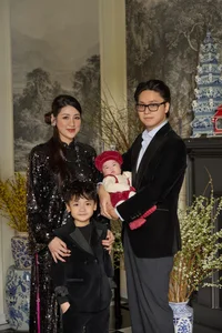 A Hau Tu Anh and Her Daughter Share Sweet Moments in Matching Outfits - image 7