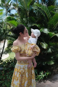 A Hau Tu Anh and Her Daughter Share Sweet Moments in Matching Outfits - image 8