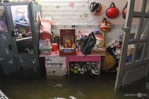 Ho Chi Minh City Residents Face Disruptions During High Tide Season - image 2
