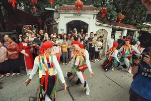 The Unique Bong Dance of Trieu Khuc Village: A Vibrant Vietnamese Cultural Tradition - image 12
