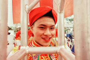 The Unique Bong Dance of Trieu Khuc Village: A Vibrant Vietnamese Cultural Tradition - image 1