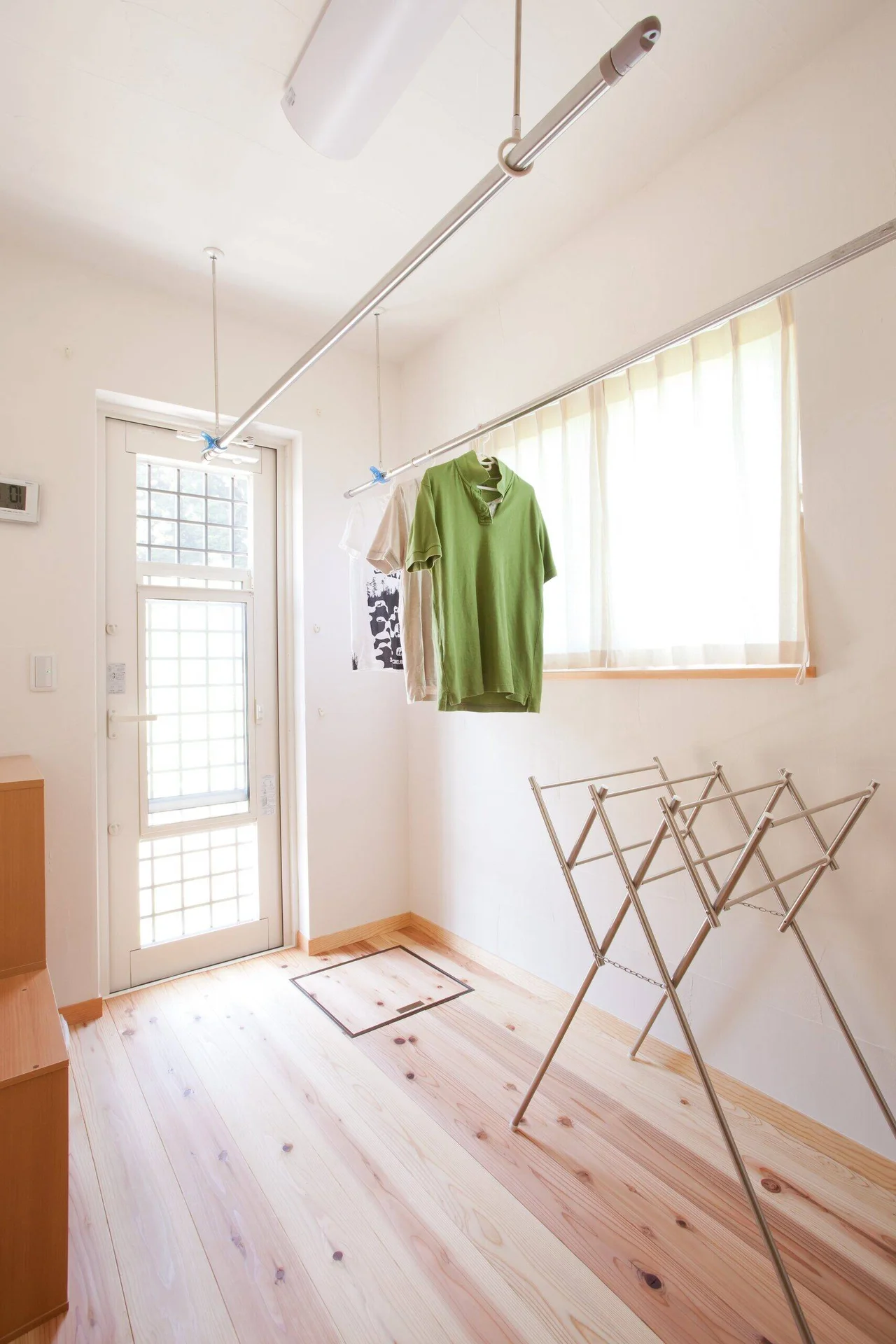 30+ Creative Indoor Laundry Drying Solutions for Modern Small Homes