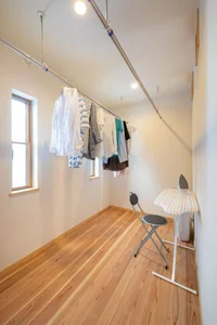 30+ Creative Indoor Laundry Drying Solutions for Modern Small Homes - image 17