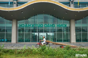 The Abandoned and Dust-Covered Bus Station of Da Nang - image 2