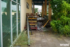 The Abandoned and Dust-Covered Bus Station of Da Nang - image 3