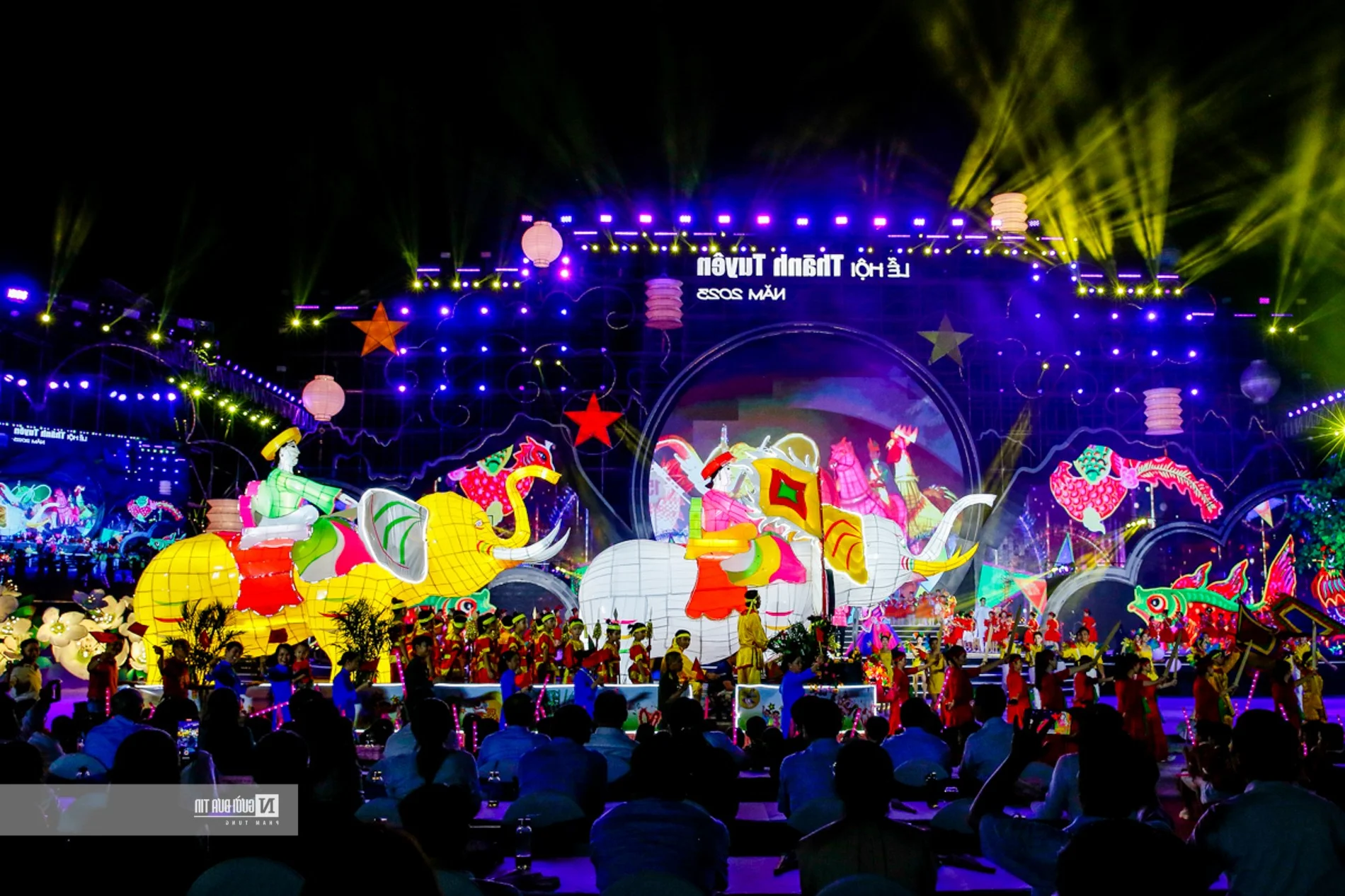 Witness the Spectacular Giant Mid-Autumn Lanterns at Thanh Tuyen Festival 2023