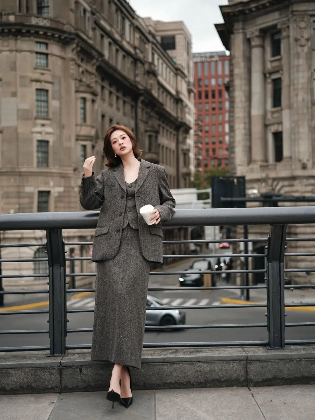 Truong Hoang Mai Anh: Chic Style, Captivating Aura at Shanghai Bund