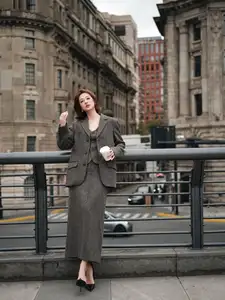 Truong Hoang Mai Anh: Chic Style, Captivating Aura at Shanghai Bund - image 0