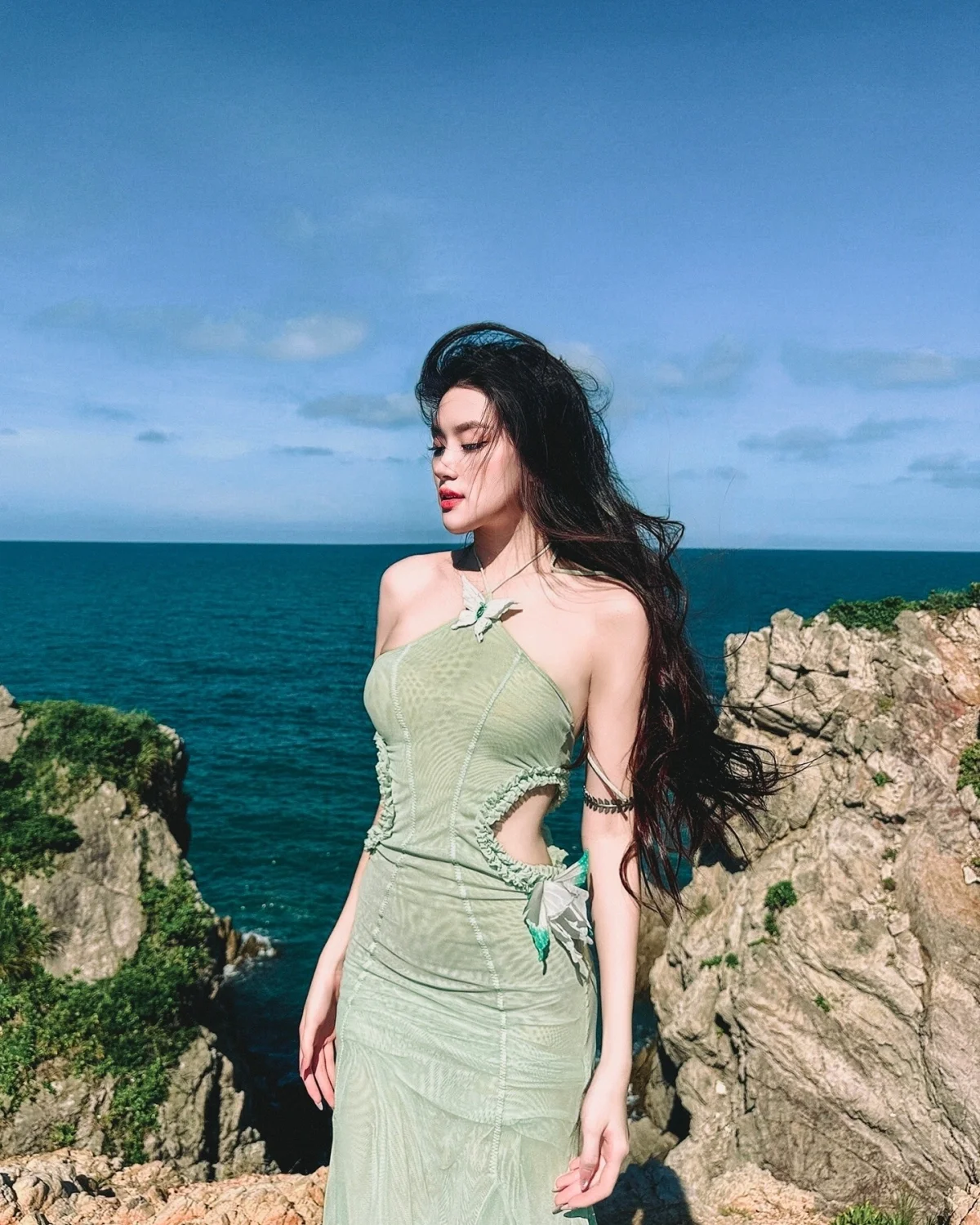 The Natural Beauty of Phuong Oanh: Miss World Vietnam’s Everyday Charm