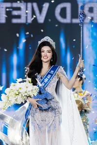 The Natural Beauty of Phuong Oanh: Miss World Vietnam’s Everyday Charm - image 3