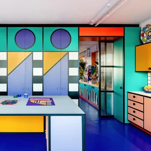How a Creative Artist Transformed a Plain Room into a Colorful Studio - image 3