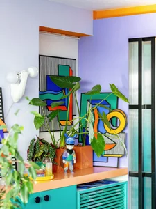 How a Creative Artist Transformed a Plain Room into a Colorful Studio - image 8