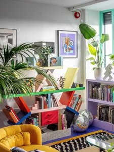 How a Creative Artist Transformed a Plain Room into a Colorful Studio - image 5